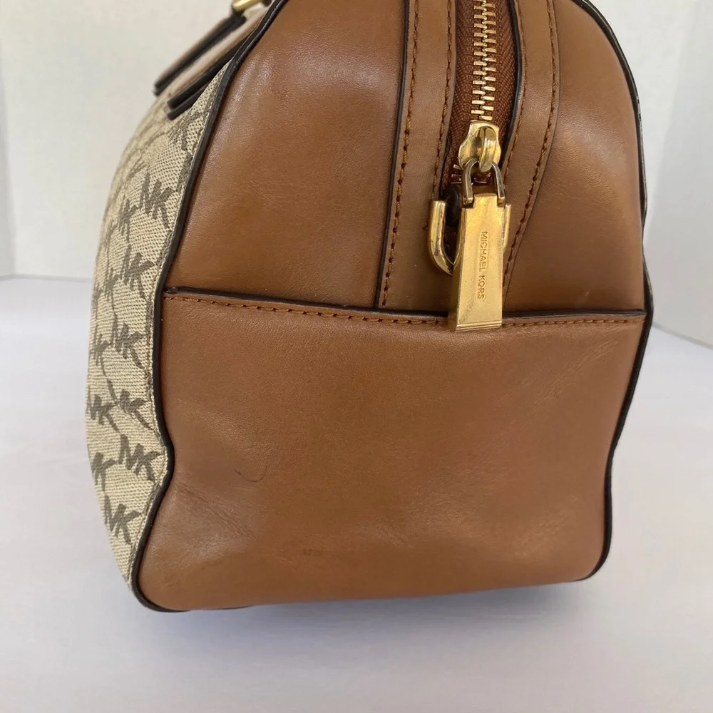 Michael Kors Handbag 🤎 - Picture 3 of 9